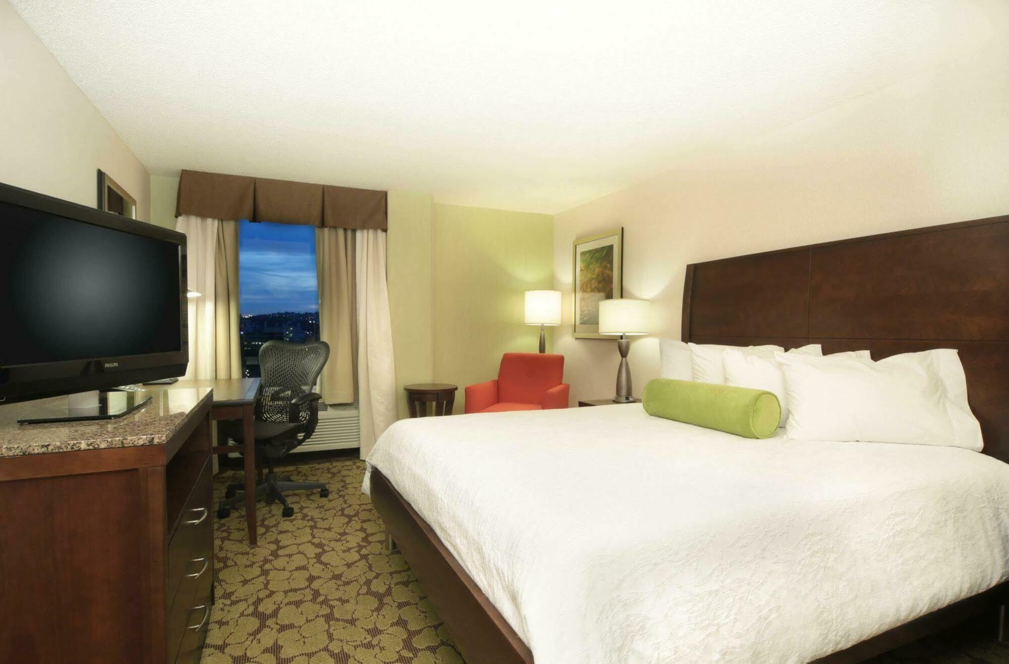 Hilton Garden Inn Pittsburgh University Place Екстер'єр фото